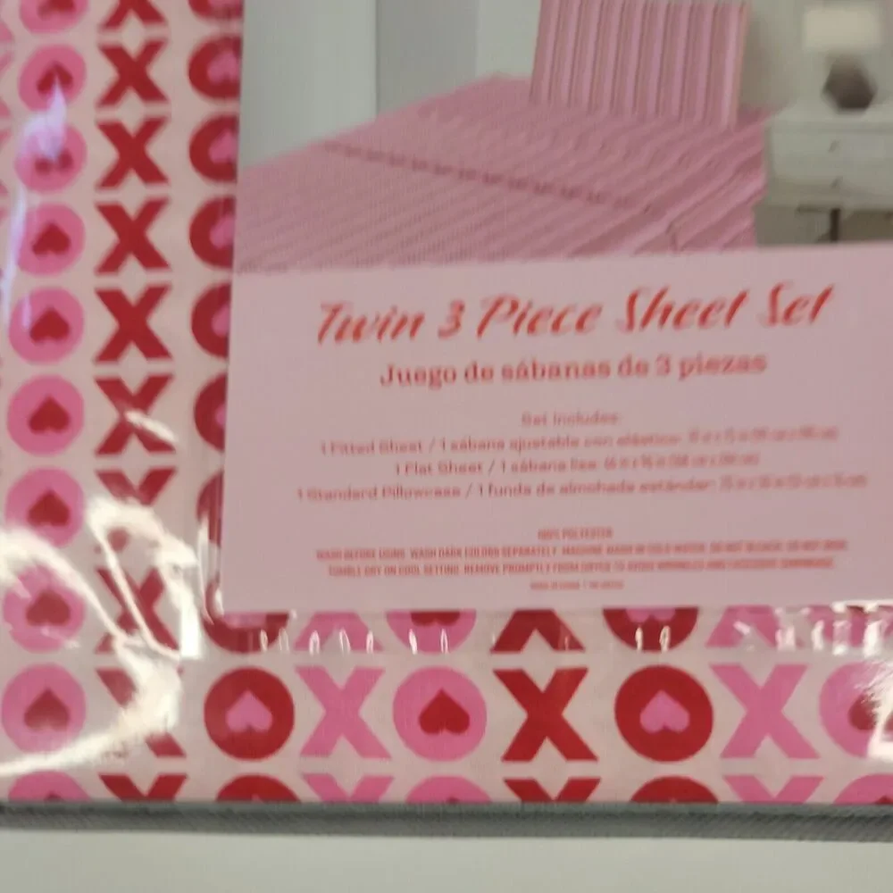 Valentines Day Red Pink XOXO KISS Love 3 piece TWIN Sheets Set Girls Teen Hearts